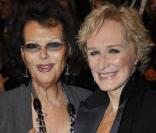 Glenn Close et Claudia Cardinale au défilé Giorgio Armani hier à Paris