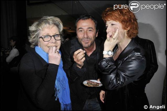 Véronique Genest, Bernard Montiel et Adeline Blondieau à la présentation de la pièce  Madame Butterlight  au théâtre de la Gaîté Montparnasse. 28/01/09