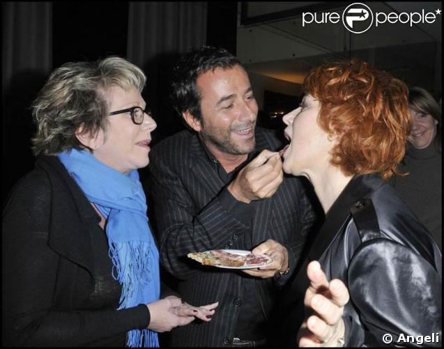 Françoise Laborde, Bernard Montiel et Véronique Genest à la présentation de la pièce  Madame Butterlight  au théâtre de la Gaîté Montparnasse. 28/01/09
