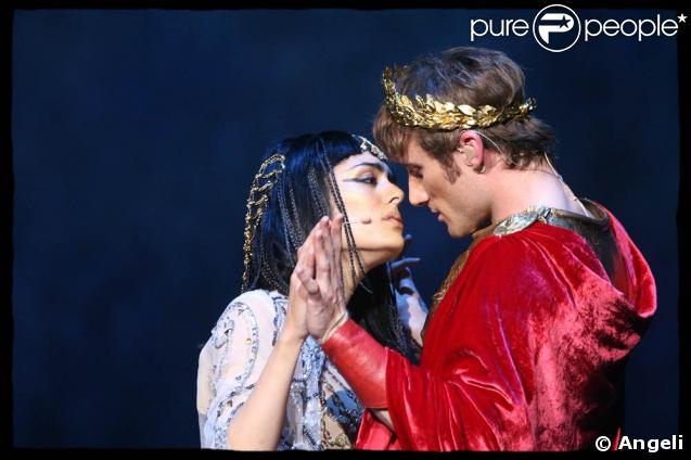 Sofia Essaïdi et Chris Stills à la première de Cléopâtre au Palais des Sports