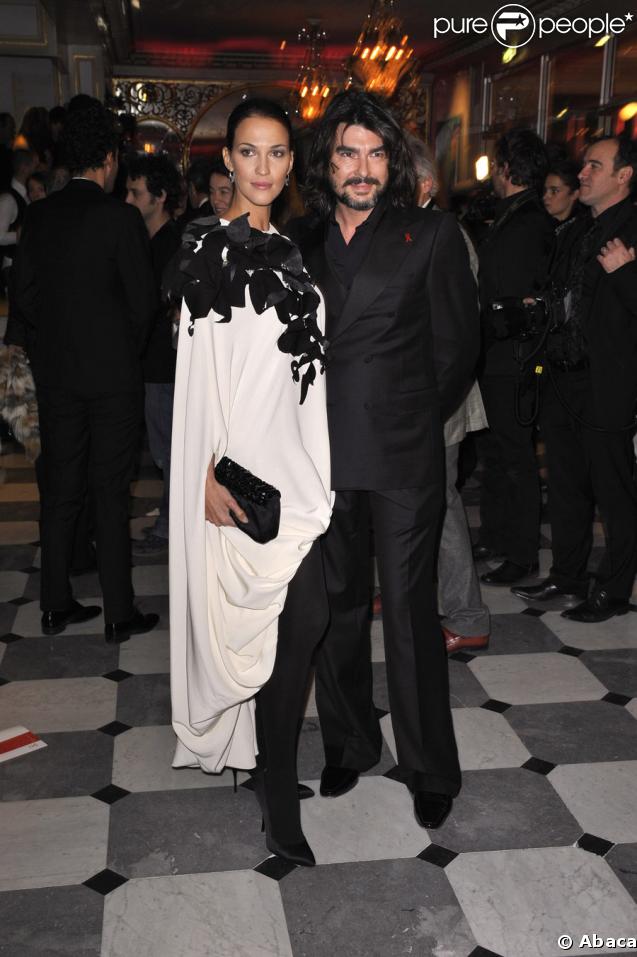 Linda Hardy et le créateur Stéphane Rolland au dîner de la Mode organisé en faveur du Sidaction, le 29/01/09 au Pavillon d'Armenonville.