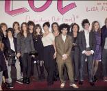 Toute l'équipe du film à la Première du film LOL au cinéma Gaumont Marignan de Paris, hier (dont Sophie Marceau au centre) 