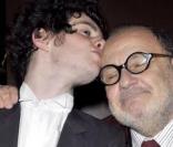 Serge Moati et son fils Félix à la Première du film LOL au cinéma Gaumont Marignan de Paris, hier