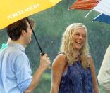 Harry avait tout compris, il arrivait même à faire sourire sa belle sud-africaine... sous la pluie !<br />
