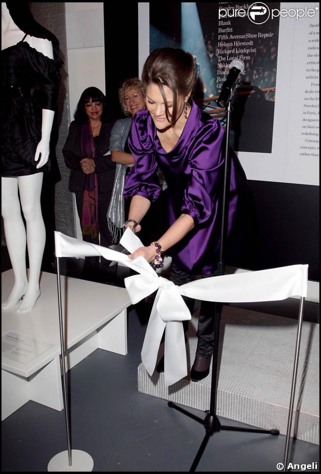 La princesse Victoria de Suède au Fashion and Textile Museum de Londres, à l'occasion d'une exposition consacrée à des stylistes suédois