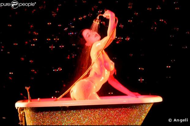 Dita Von Teese au Crazy Horse à Paris le 22/10/2006