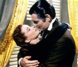 Le ténébreux Rhett n'a d'yeux que pour Scarlett, mais quand la Guerre de Sécession éclate, rien n'est plus simple.  Autant en emporte le vent  est LA fresque la plus romantique, la plus dramatique et la plus spectaculaire du cinéma. 