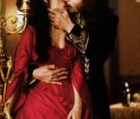 Désespéré face à la mort de sa femme, le comte  Dracula  fait appel aux forces obscures et devient un vampire hanté par sa défunte épouse. Sa réincarnation finira par le tuer pour le libérer.