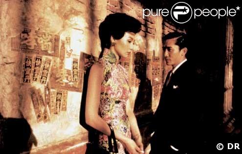 Pas de déclaration passionnée, pas de baiser fougueux mais une histoire platonique et bouleversante entre deux personnes mariées.  In the mood for love  atteint avec une élégance rare le summum de l'amour impossible.