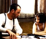 Dans ses débuts au cinéma, Natalie Portman noue une relation touchante mais ambigüe avec le tueur à gages Jean Réno. Sur les paroles de Sting, l'affection de la petite fille pour son protecteur de  Léon  prend toute son ampleur.