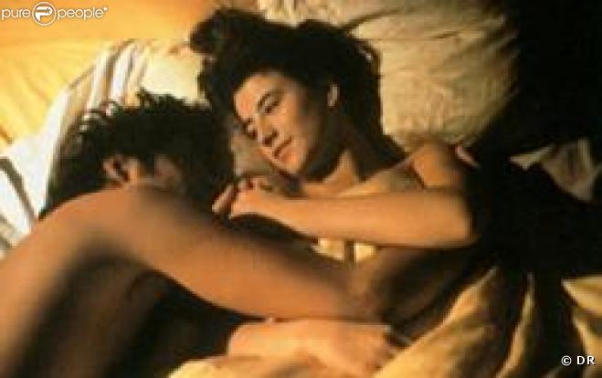 La passion durant les années sida ou comment vivre et aimer avec la maladie.  Dans  Les Nuits fauves,  Cyril Collard se met à nu et révèle le talent de Romane Bohringer.