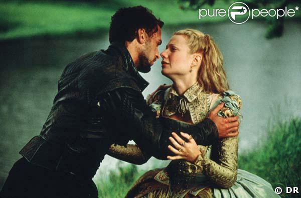  Shakespeare  est  in love  mais ne pourra faire durer son couple avec Viola, victime d'un mariage forcé. Il trouve une alternative pour immortaliser son amour : en faire l'héroïne de l'une de ses pièces.