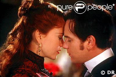 La tuberculose aura raison du couple formé par Satine et Christian, mais ils auront vécu la plus pop et rock'n'roll des histoires d'amour au  Moulin Rouge ! 