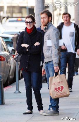 Anne Hathaway et Adam Shulman à Beverly Hills. 10/02/09
