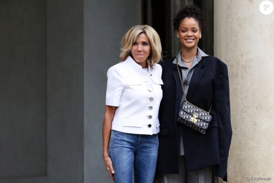 La chanteuse Rihanna est reçue par Brigitte Macron au palais de l'Elysée à Paris, le 26 juillet 2017, venue pour un entretien avec le président de la République. © Stéphane Lemouton / Bestimage