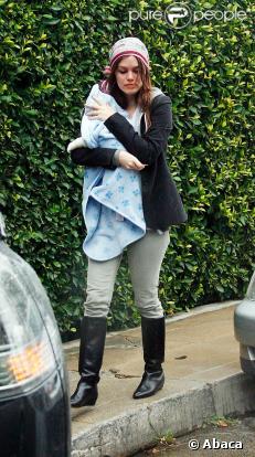 Rachel Bilson, et son chien à poils rats
