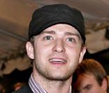 En 2005, il opte pour la casquette. Il faut dire qu'on le préfère avec le chapeau bien stylé comme il faut. 