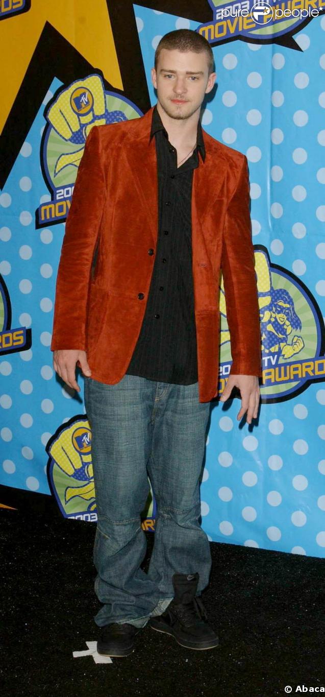 En mai 2003, la veste flashy manque de classe mais il a dû s'entraîner avant de trouver ses marques ! 
