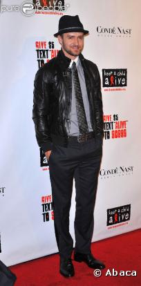 Fin 2008, Justin Timberlake est au top de l'élégance avec ses accessoires de prédilections. En cinq ans, il a rapidement confirmé son goût pour le beau vêtement qui se marie bien avec sa classe naturelle.