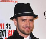 Fin 2008, Justin Timberlake est au top de l'élégance avec ses accessoires de prédilections. En cinq ans, il a rapidement confirmé son goût pour le beau vêtement qui se marie bien avec sa classe naturelle. 