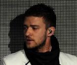 En concert en 2008, l'élégance de sa tenue est une part indispensable de son show. Justin s'est créé un véritable personnage. 