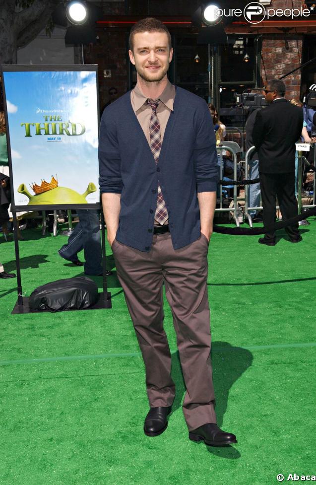 Pour la sortie de Shrek 3, il n'hésite pas à marier la cravate écossaise et le gilet sans paraître avoir 45 ans. Le choix judicieux des couleurs et l'aisance avec laquelle il porte ses vêtements font de ce mélange une réussite. 