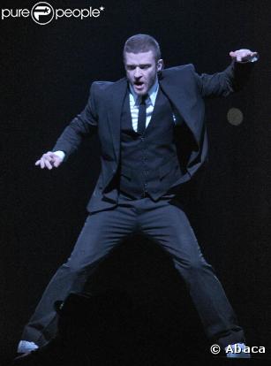 Sorti en 2006, son album  Futuresex/Lovesounds  est marqué par ses chorégraphies millimétrées pour lesquels il conserve son look de dandy ! Sur scène, il allie style, audace et élégance.