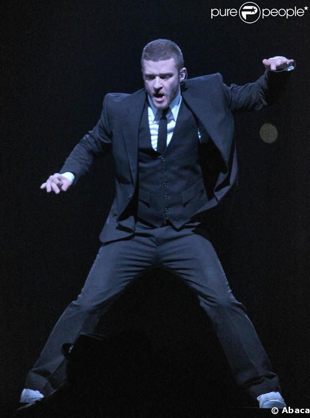 Sorti en 2006, son album  Futuresex/Lovesounds  est marqué par ses chorégraphies millimétrées pour lesquels il conserve son look de dandy ! Sur scène, il allie style, audace et élégance. 