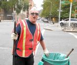 En 2006, Boy George troque ses habits extravagants pour ceux d'éboueur. Il doit accomplir des travaux d'intérêt général, suite à la découverte de cocaïne dans son appartement... 
