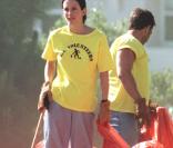 La plus maniaque des Friends est-elle en train de nettoyer tout New York ? Courteney Cox en serait capable mais il s'agit ici du tournage d'un film en 1999 
