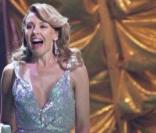 Avec six tenues différentes, Kylie en avait deux de bonnes, dont cette fabuleuse robe argentée lors des Brit Awards