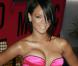 Rihanna tellement sexy dans cette robe bustier rose bonbon moulant ses avantages ! 