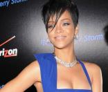 Rihanna dans un ensemble bleu du meilleur effet... 
