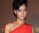 Rihanna en rouge, une beauté qui irradie tout sur son passage ! 