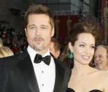 Brad et Angie aux Oscars 2009 était des plus élégants. Angie, reine de beauté, a misé sur le vert comme seule touche de couleur pour égayer sa tenue... et c'est réussi ! 