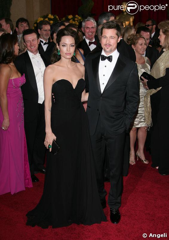 Le couple le plus en vu d'Hollywood était sobre mais élégant pour les Oscars 2009. Sourire de playboy pour Brad, Angie semblait, elle, de marbre... pourquoi donc ? 