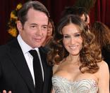 Carrie Bradshaw, icône de la mode dans Sex & The City, a sorti la robe très décolletée pour accompagner son époux Matthew, aux Oscars. Un décolleté vraiment... renversant ! La magie des bustiers 