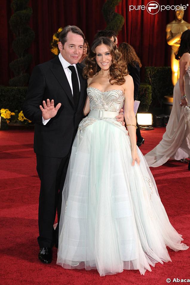 Carrie Bradshaw, icône de la mode dans Sex & The City, a sorti la robe très décolletée pour accompagner son époux Matthew, aux Oscars. Un décolleté vraiment... renversant ! La magie des bustiers 