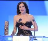 Elsa Zylberstein qui reçoit le César le de la meilleure actrice dans un second rôle, les larmes dans les yeux !