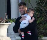 Ricky Martin passe du temps avec l'un de ses jumeaux