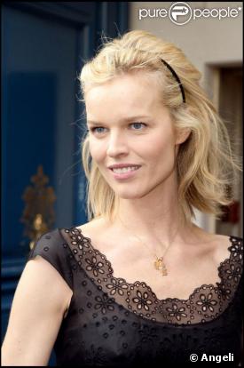 Eva Herzigova au défilé Balmain jeudi 6 mars au Ritz