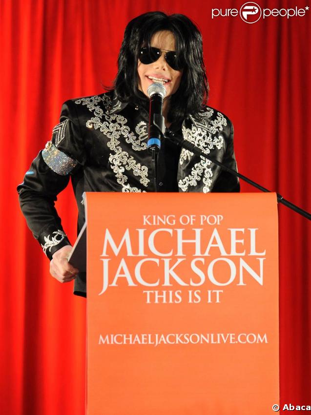 Michael Jackson lors de la conférence de presse du 5 mars
