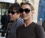 Kate Moss et Jamie Hince devant leur hôtel du Ritz à Paris jeudi 12 mars