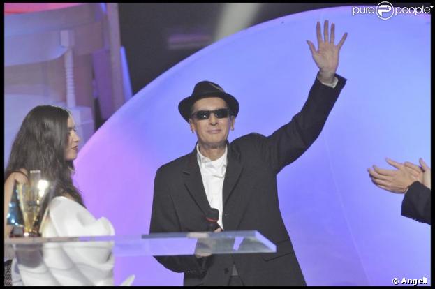 Alain Bashung très affaibli aux Victoires de la Musique le 28 Février ou il remportera ses trois dernières victoires 