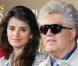 La belle Penélope Cruz et Pedro Almodovar, lors de la présentation des "Etreintes brisées", le nouveau film de Pedro Almodovar, le 16 mars 2009, à Barcelone.
