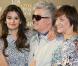 La belle Penélope Cruz, Pedro Almodovar et Blanca Portillo, lors de la présentation des "Etreintes brisées", le nouveau film de Pedro Almodovar, le 16 mars 2009, à Barcelone.