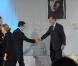 Bernadette Chirac reçoit les insignes de chevalier de la Légion d'honneur des mains du président Nicolas Sarkozy, le 18 mars 2009 à la Maison de Solenn