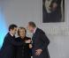 Bernadette Chirac reçoit les insignes de chevalier de la Légion d'honneur des mains du président Nicolas Sarkozy, le 18 mars 2009 à la Maison de Solenn, et l'ambiance est au rendez-vous !