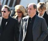 Yves Simon, Catherine Deneuve et Pierre Lescure à l'enterrement d'Alain Bashung