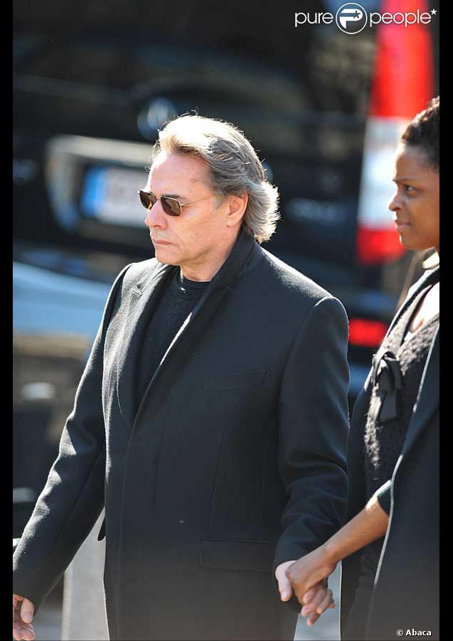 Yves Simon à l'enterrement d'Alain Bashung